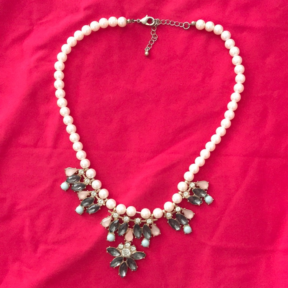 New. Pearl & multi-colored Statement Necklace